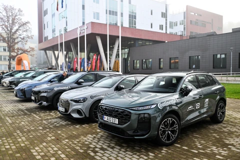 Startavo jubiliejinis „Lietuvos metų automobilis 2027“: kovoja 44 automobiliai