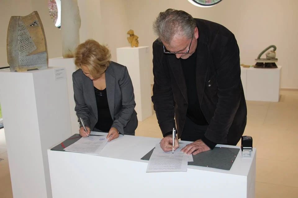 Bendradarbiaus Dailės galerija ir Socialinių paslaugų centras