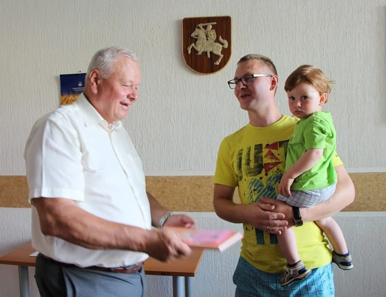 Šimtmečio naujagimiams – 100 eurų vertės dovanų kuponai