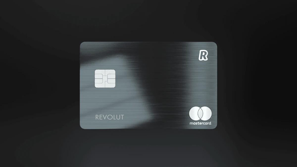 „Revolut” pristatė 18 gramų sveriančią bekontaktę metalo kortelę su specialiais pasiūlymais