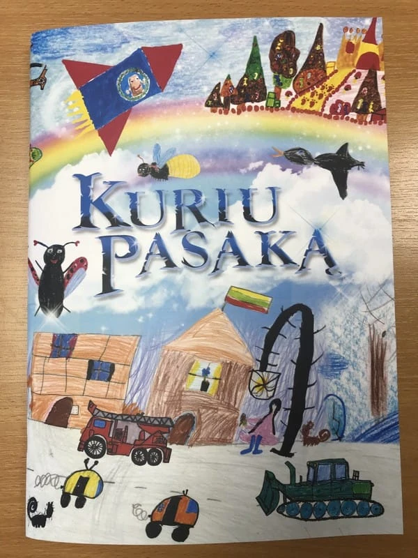 Jaunieji pasakų kūrėjai dovanų gavo po knygelę