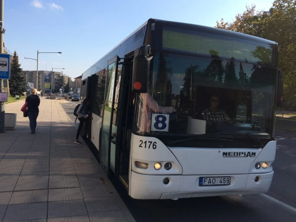 Važiuojančių autobusais žiniai
