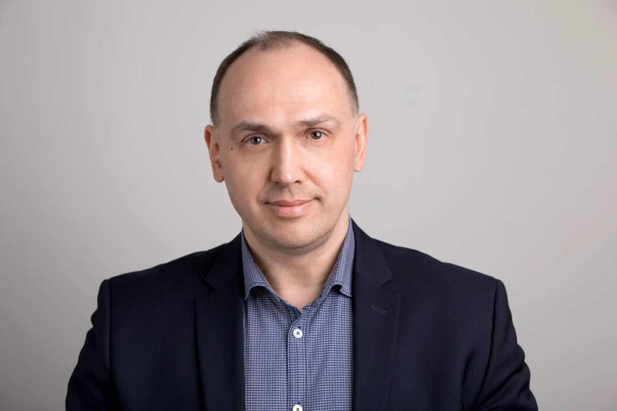 Dirbtinis intelektas atskleidė aiškiausiai kalbančius TV žinių vedėjus
