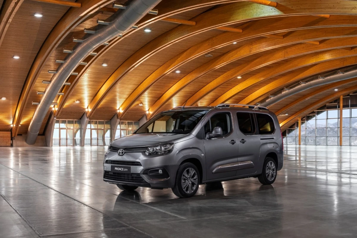 Naujasis universalumo lyderis „Toyota Proace City Verso“ atvyko į Lietuvą