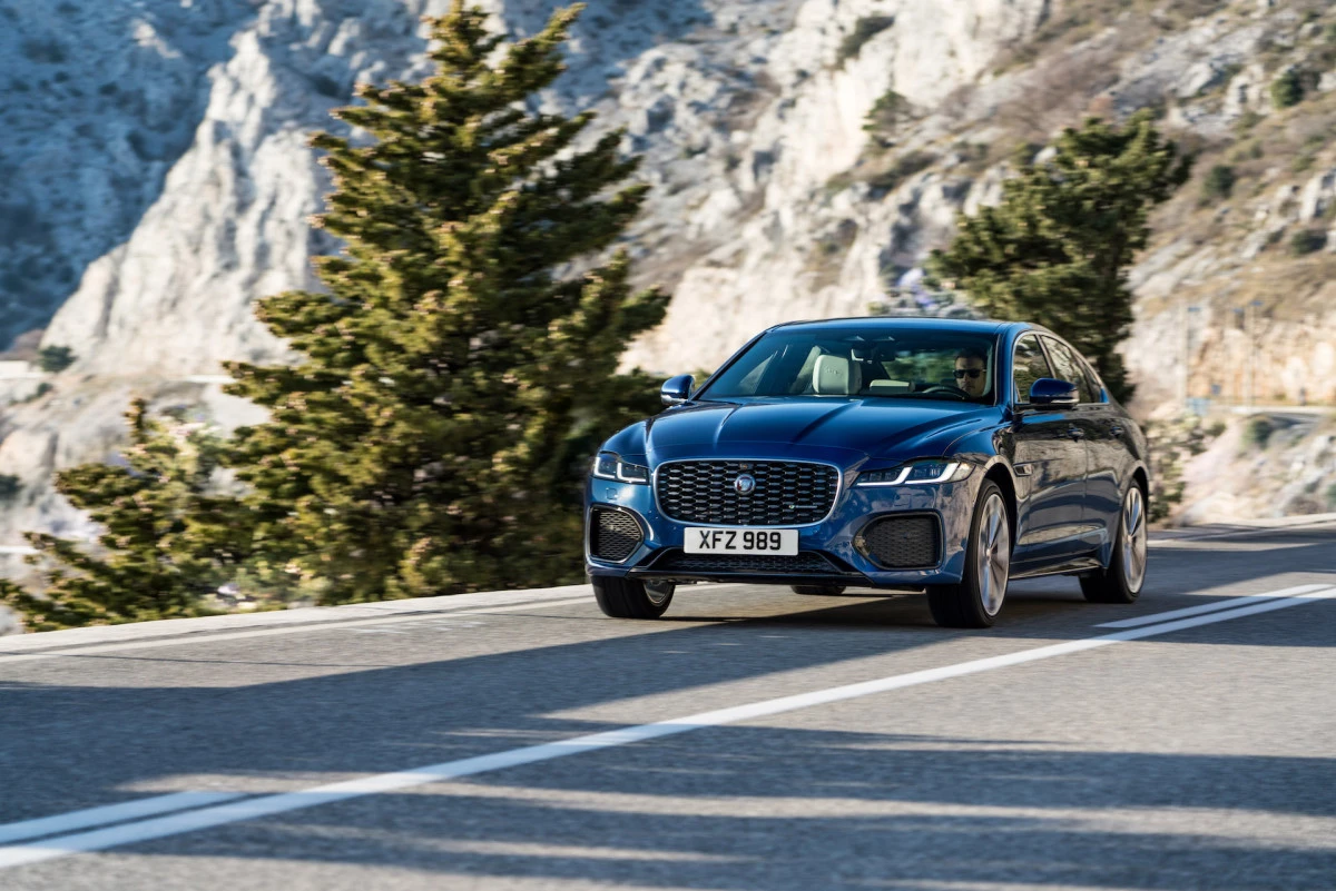 Jaguar XF Saloon 1