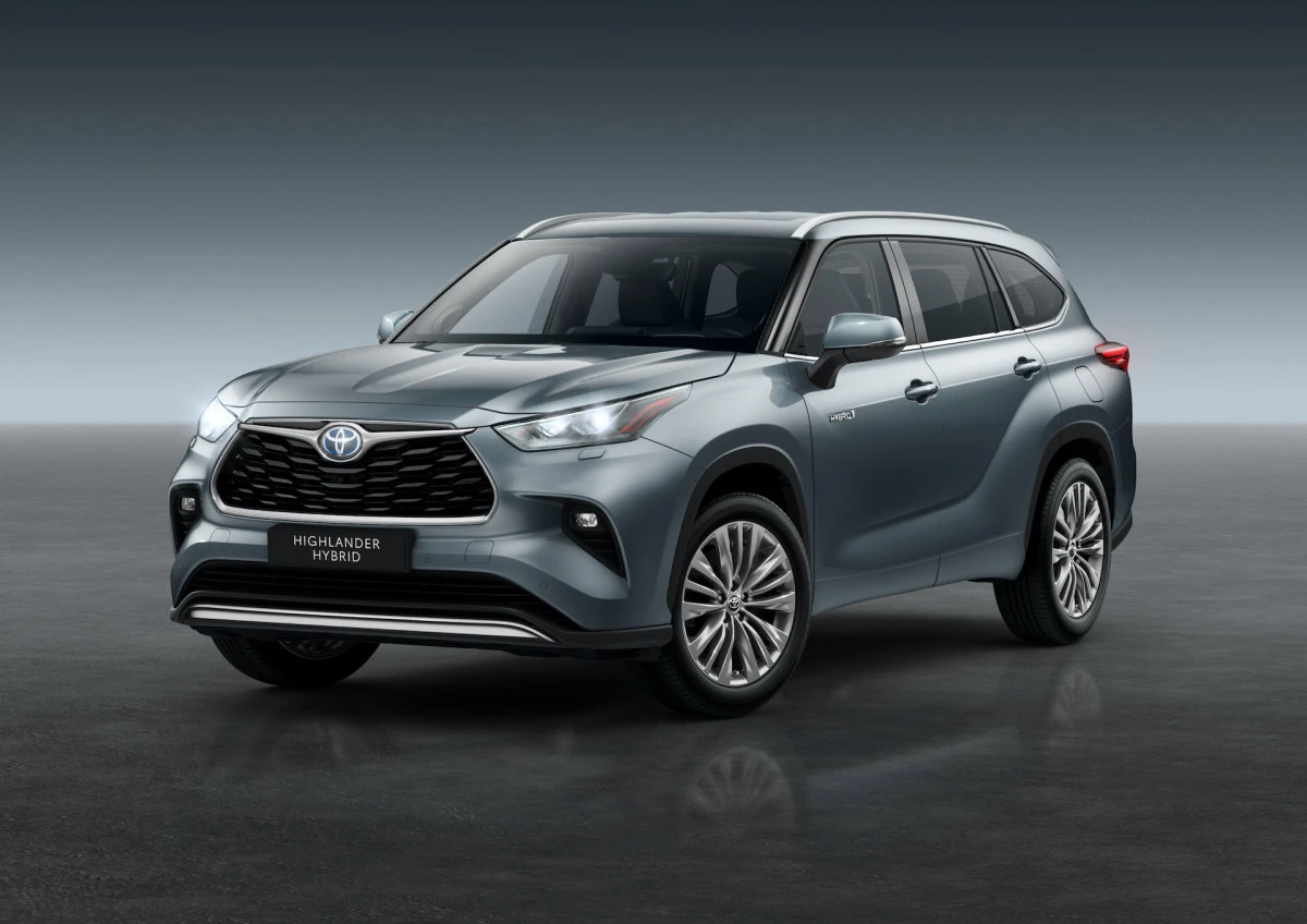 „Toyota“ Lietuvoje pradeda prekybą hibridiniu visureigiu „Highlander“