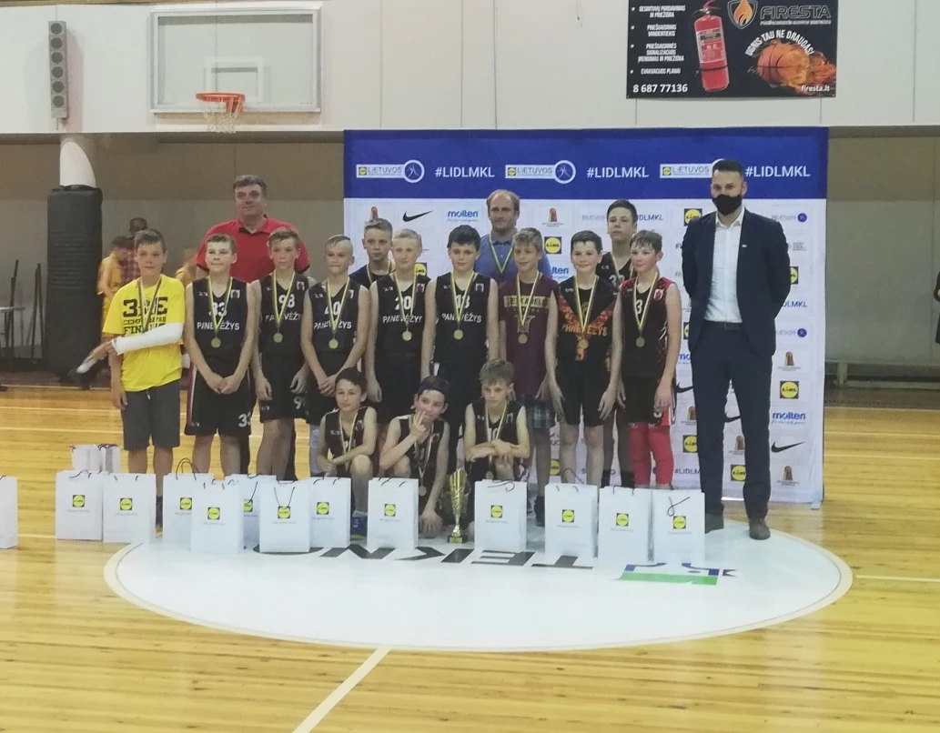 U 12 finalai