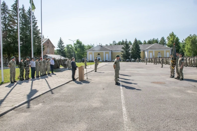 Šiandien vyko iškilminga atsisveikinimo su Karaliaus Mindaugo husarų bataliono vadu ceremonija