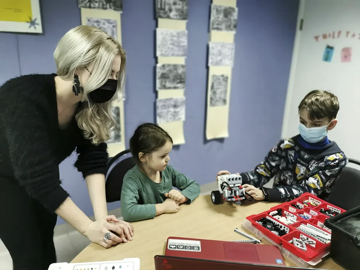 „Žaliojoje pelėdoje“ atgyja robotai ir LEGO kaladėlės