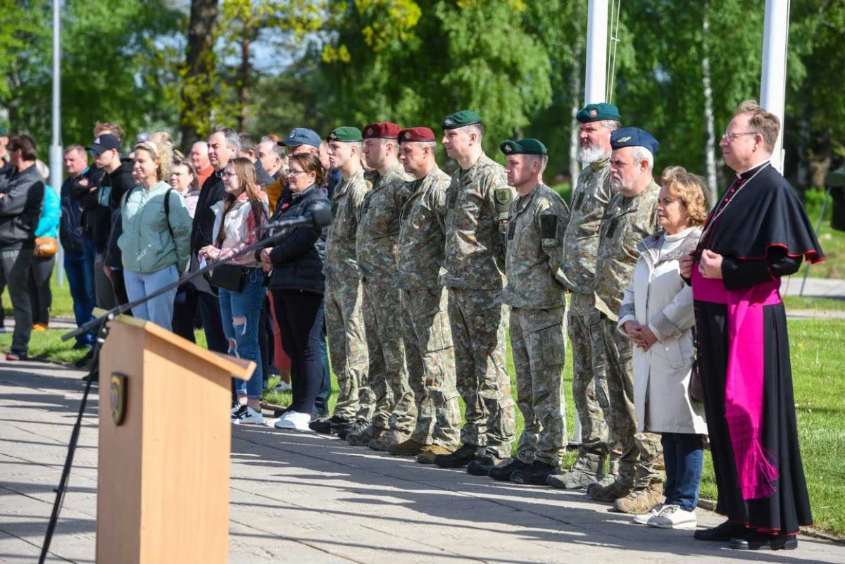 Paminėtos Karaliaus Mindaugo husarų bataliono 27-sios Vėliavos įteikimo metinės