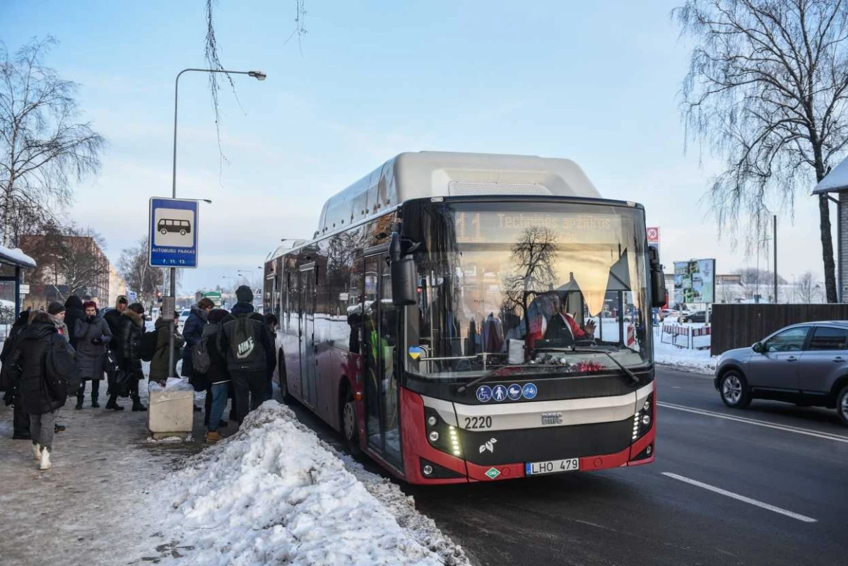 Karo pabėgėliams iš Ukrainos patvirtintos viešojo transporto lengvatos 2023 m.