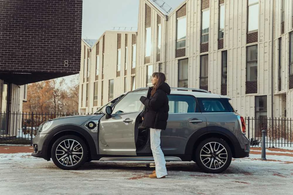 Dainininkė Justė Starinskaitė apie vairavimą ir mylimą automobilį: „Jis yra neatsiejama mano kasdienybės dalis”
