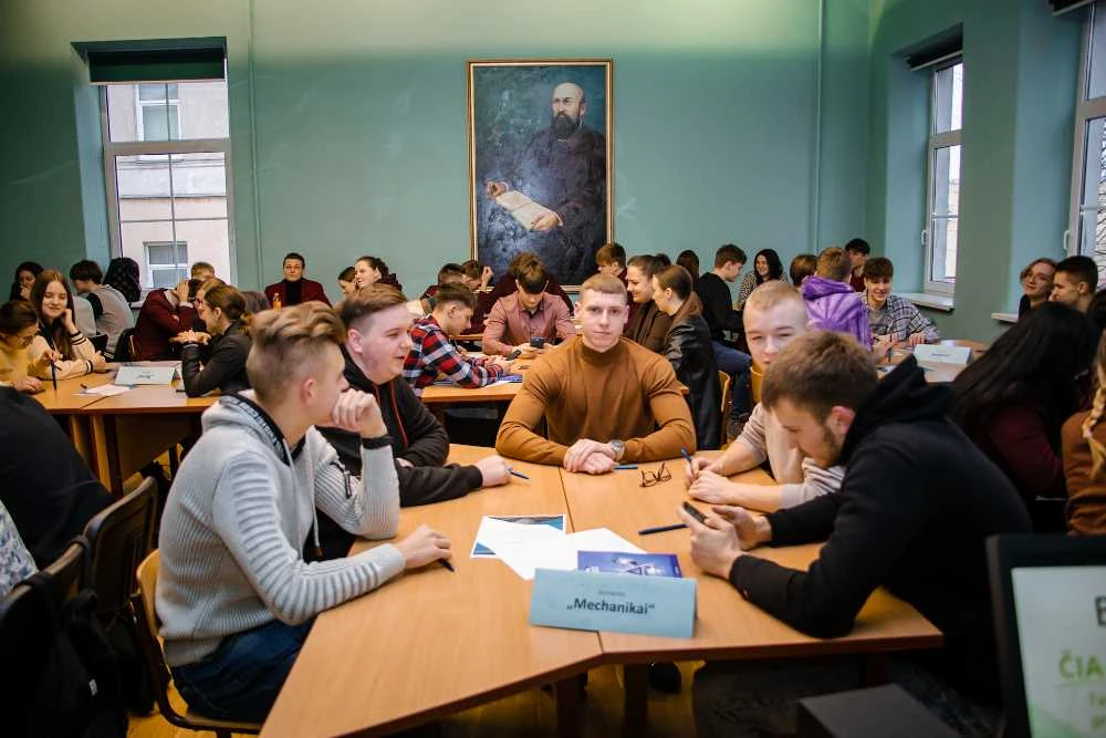 Kolegijoje vyko protmūšis gimnazistams