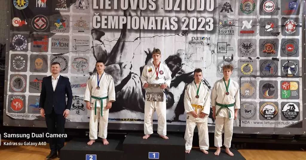Raimundo Sargūno gimnazijos auklėtiniai iš Lietuvos U-18 dziudo čempionato grįžo su medaliais