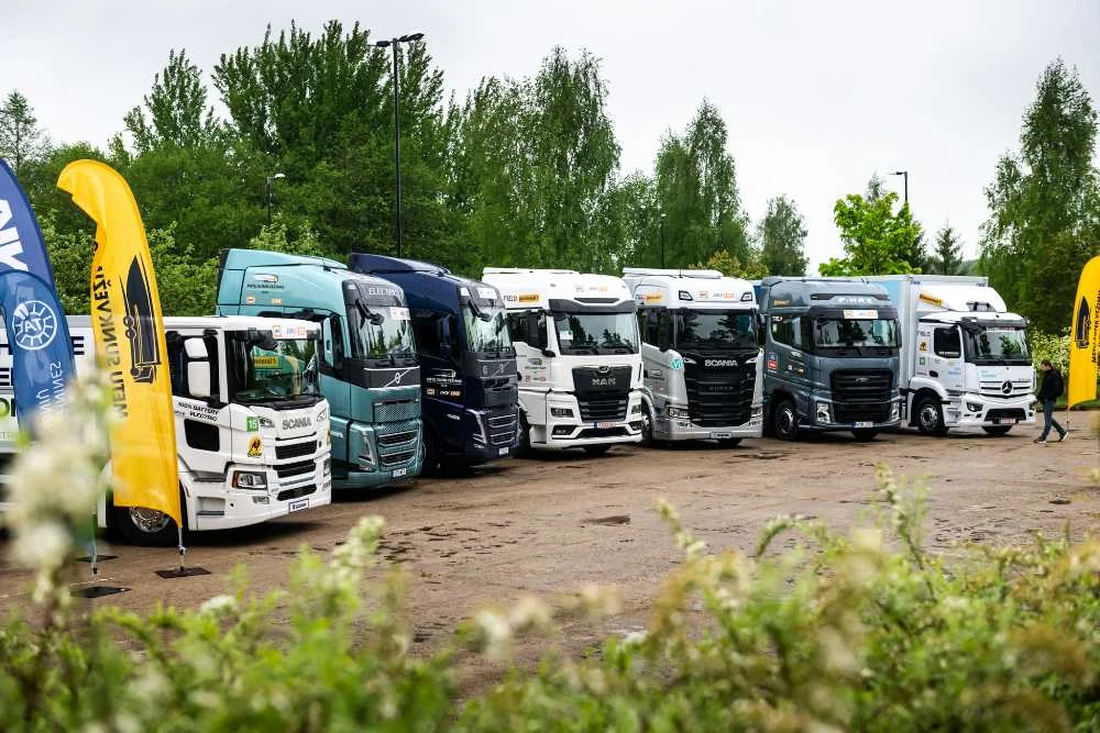 Duotas startas konkursui „DKV LIVE Metų sunkvežimis 2023“