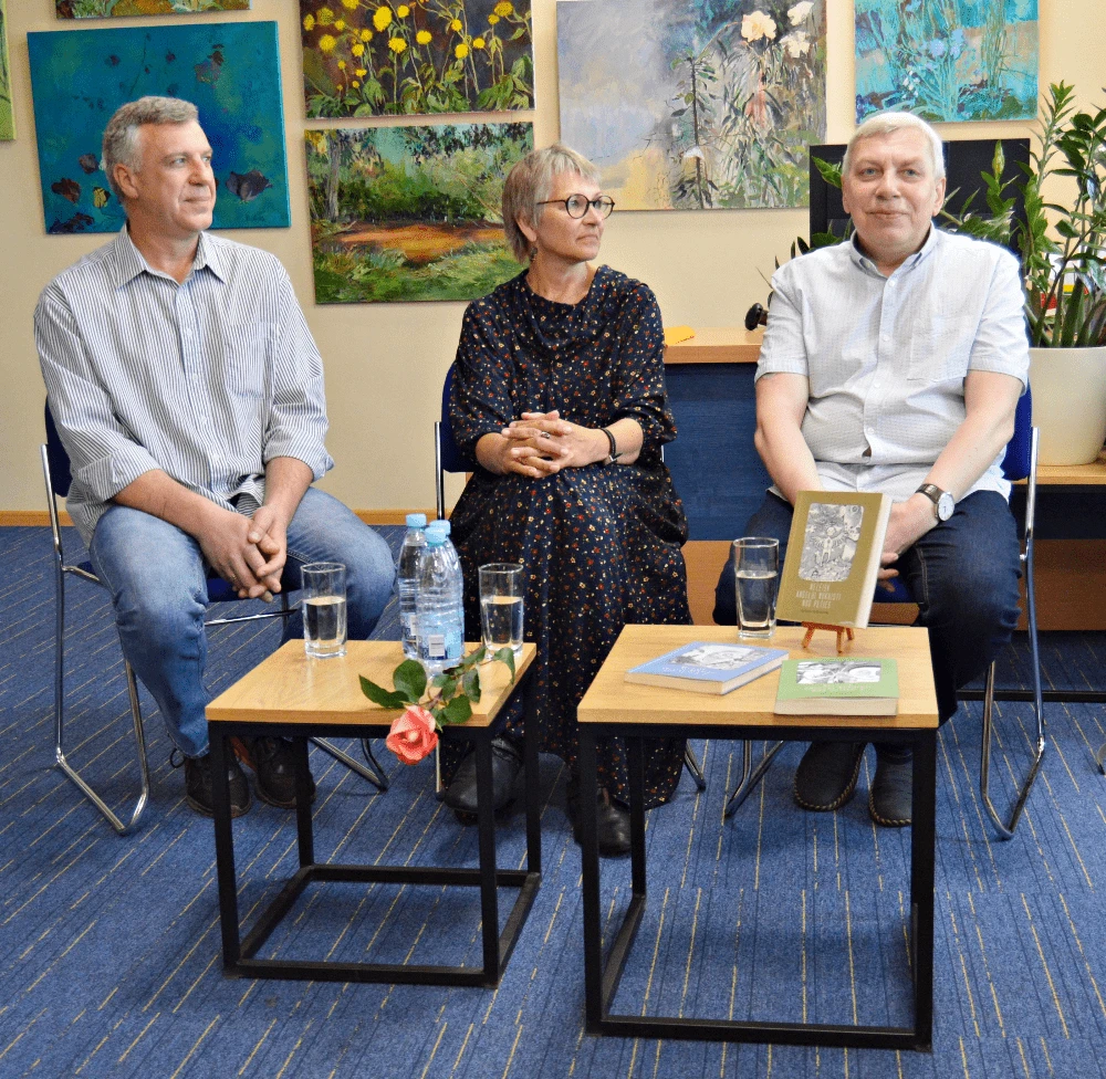 Smėlynės bibliotekoje pristatyta Audriaus Skačkausko trilogija „Neleisk angelui nukristi nuo peties“