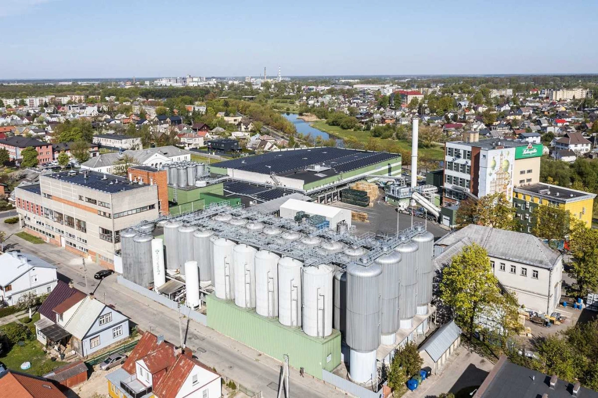 „Kalnapilio-Tauro grupė“ 3,7 tūkst. kv. m plotą padengė saulės elektrinių moduliais