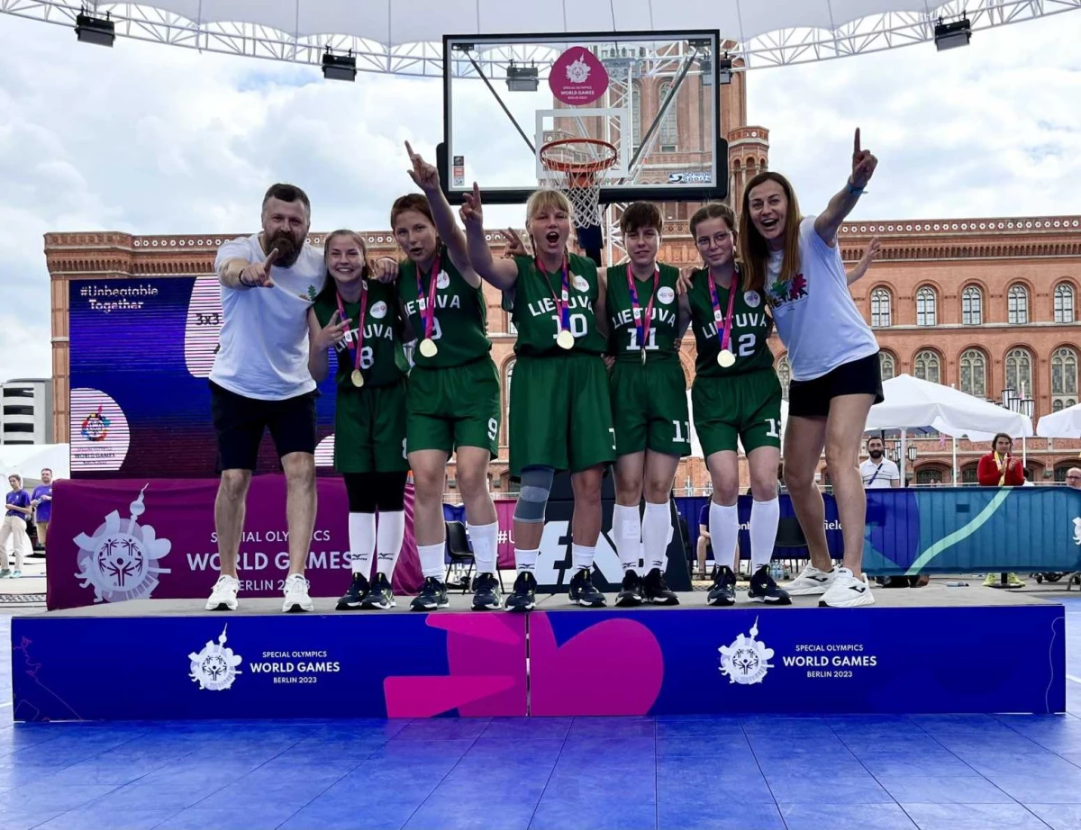 „Šviesos“ ugdymo centro auklėtinėms – Pasaulio specialiosios olimpiados vasaros žaidynių auksas