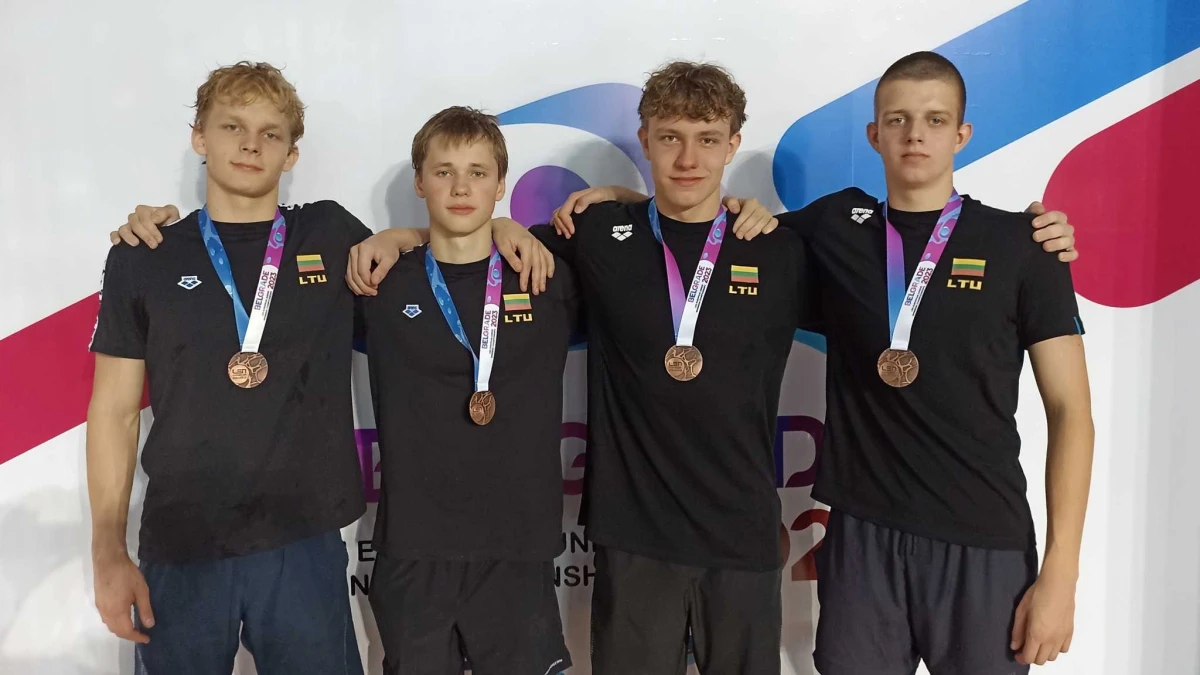 Plaukikai Bronza 4x100lst estqfete