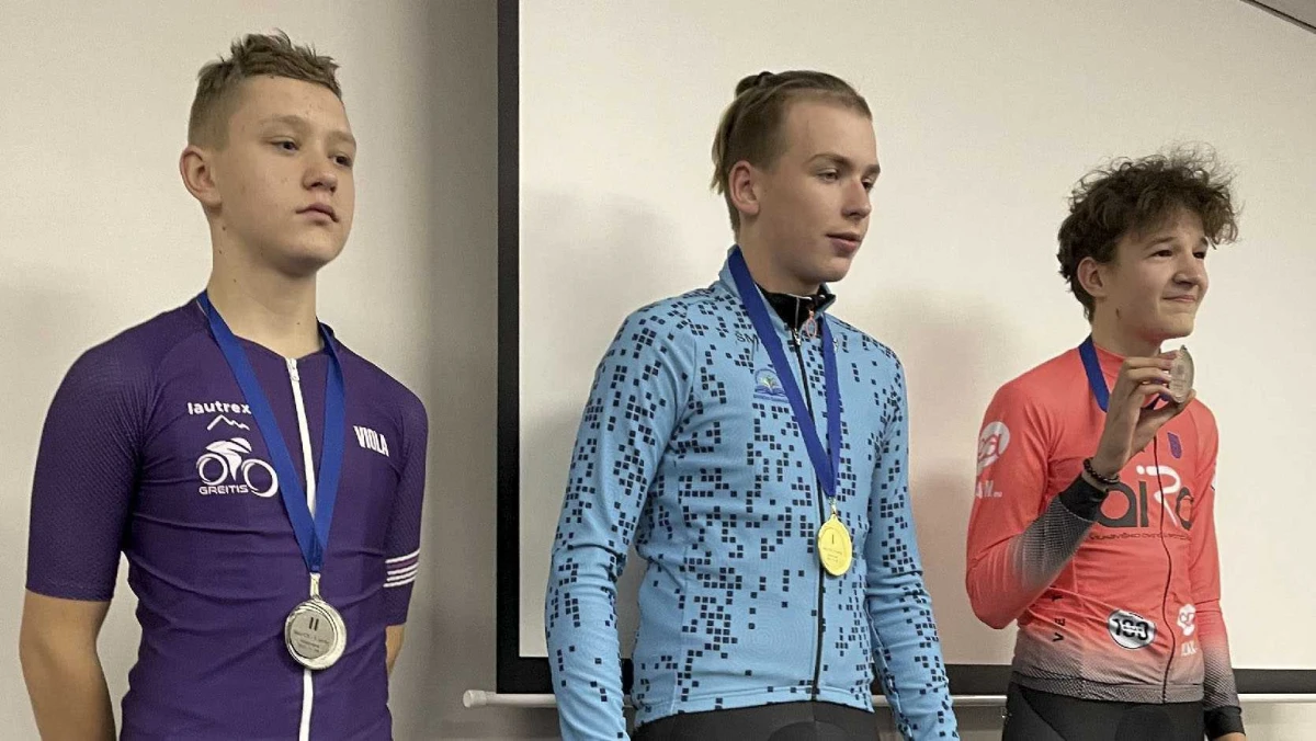 Raimundo Sargūno sporto gimnazijos dviratininkai sėkmingai užbaigė sezoną