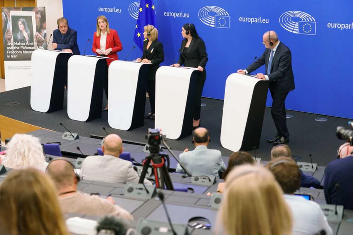 Europos Parlamentas Sacharovo premija pagerbė Jiną Mahsą Amini ir Irano protestuotojas