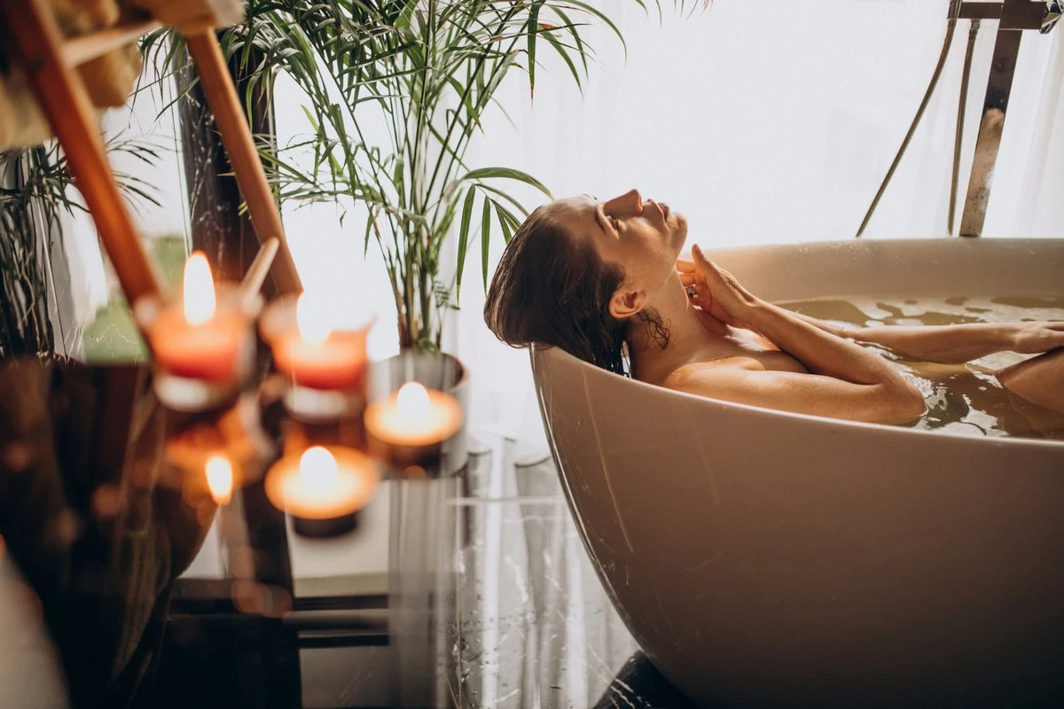 Net ir trumpos maudynės vonioje gali suteikti didžiausius malonumus