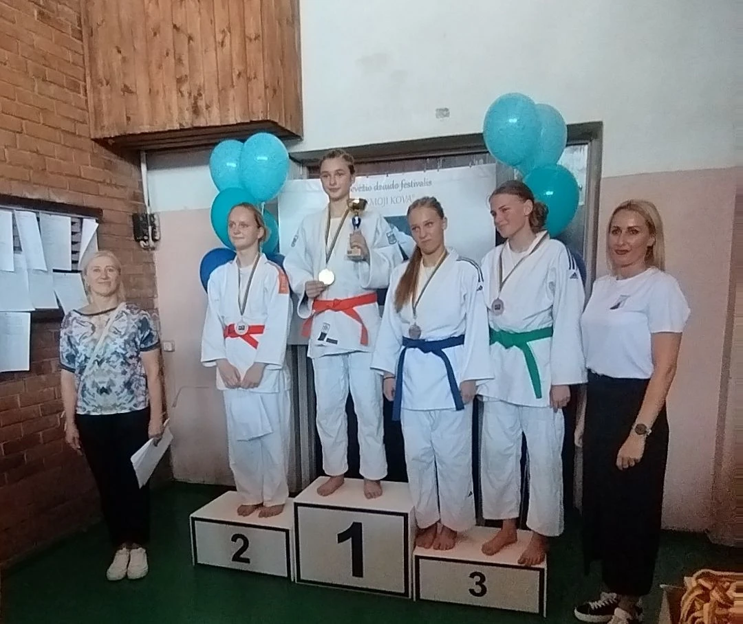 E Juskaite