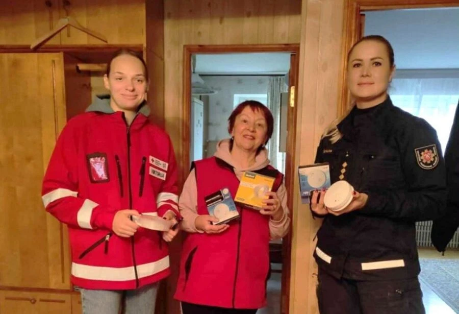 Dūmų detektoriai – gyvybės sargas: Panevėžio rajone stiprinama gaisrų prevencija