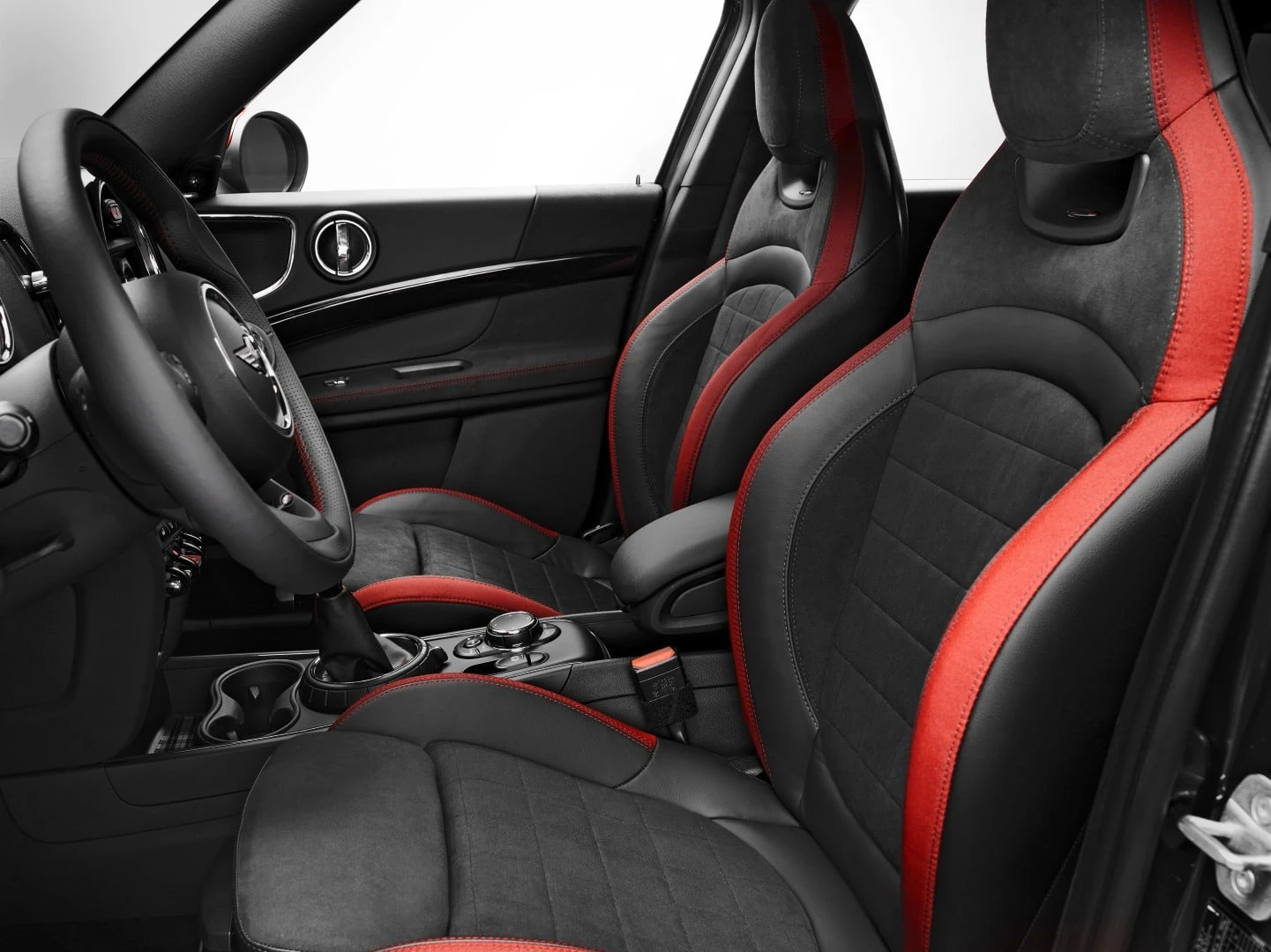 Erdvus ir sportiškas naujas „MINI“ šeimos narys – „MINI John Cooper Works Countryman“