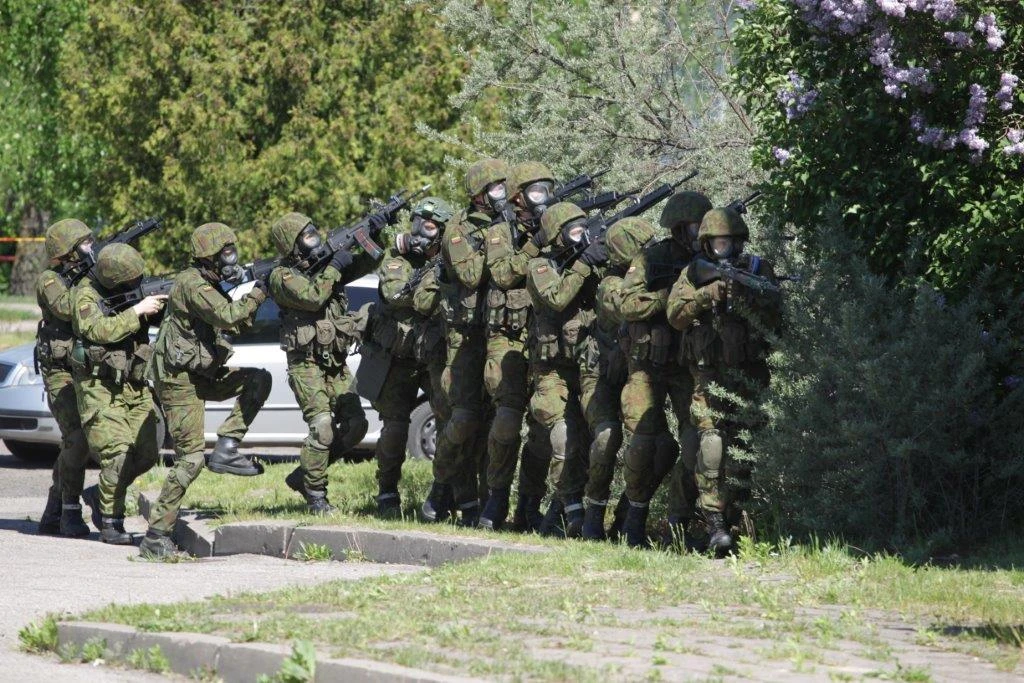 Priešiškos jėgos įsiveržė į policijos pastatą