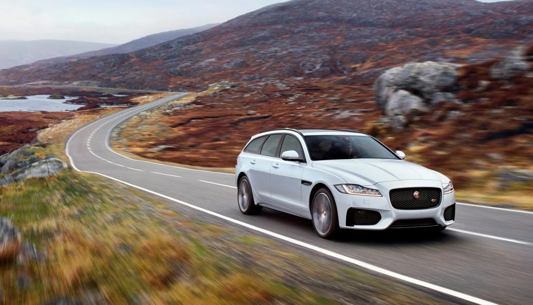 „Jaguar XF Sportbrake“: sportiškai atrodantis universalas