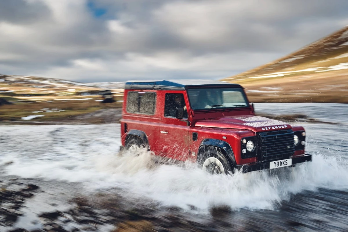 Jubiliejaus proga išleistas kolekcinis „Land Rover Defender Works V8“