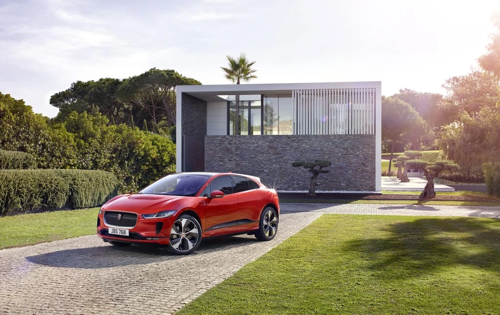 Elektrinė revoliucija: pristatytas „Jaguar I-Pace“