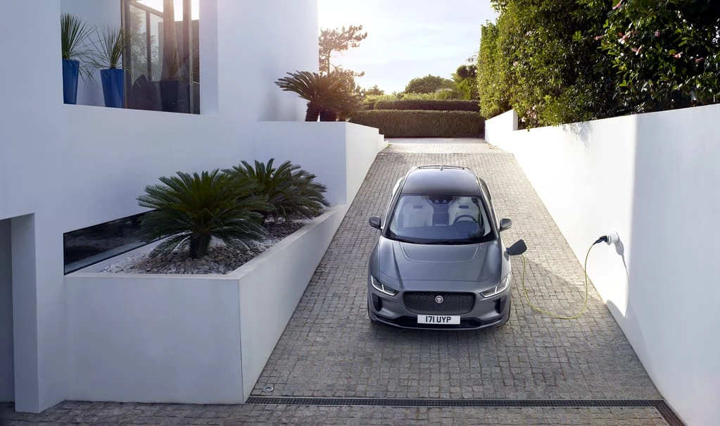 Elektrinė revoliucija: pristatytas „Jaguar I-Pace“