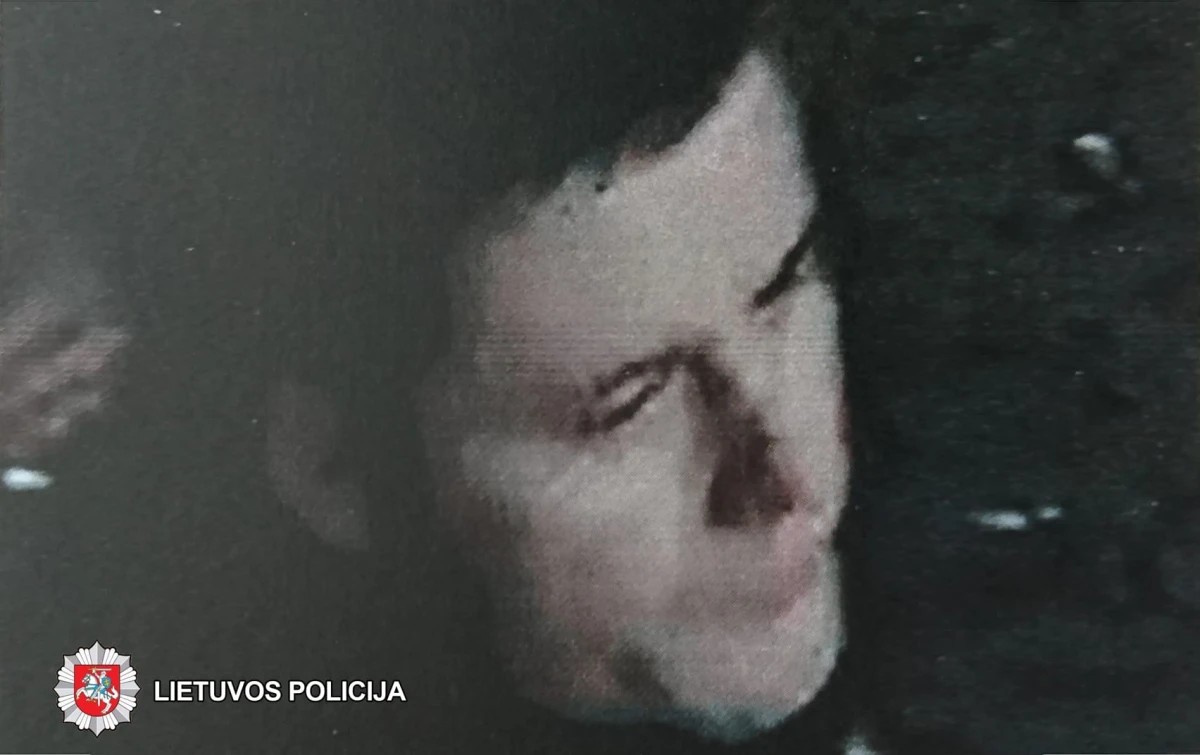 Policija prašo padėti atpažinti įtariamąjį
