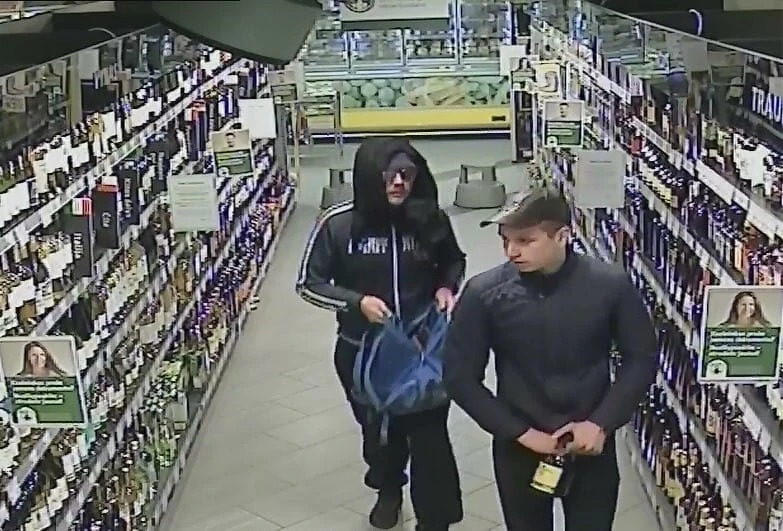 Policija prašo padėti atpažinti įtariamuosius