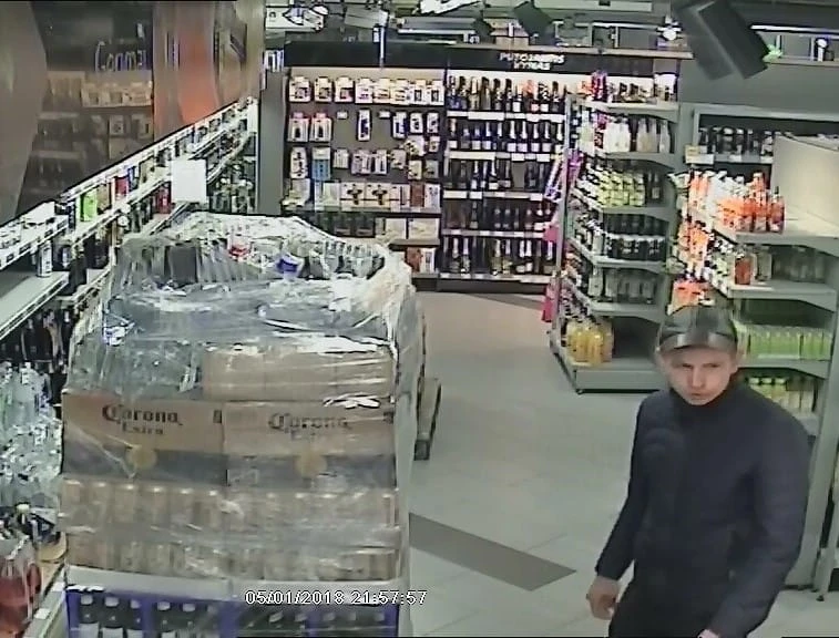 Policija prašo padėti atpažinti įtariamuosius