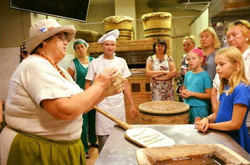 Šventėje „Visur duona su pluta“ pagerbti duonos kepėjai, prisimintos senosios tradicijos