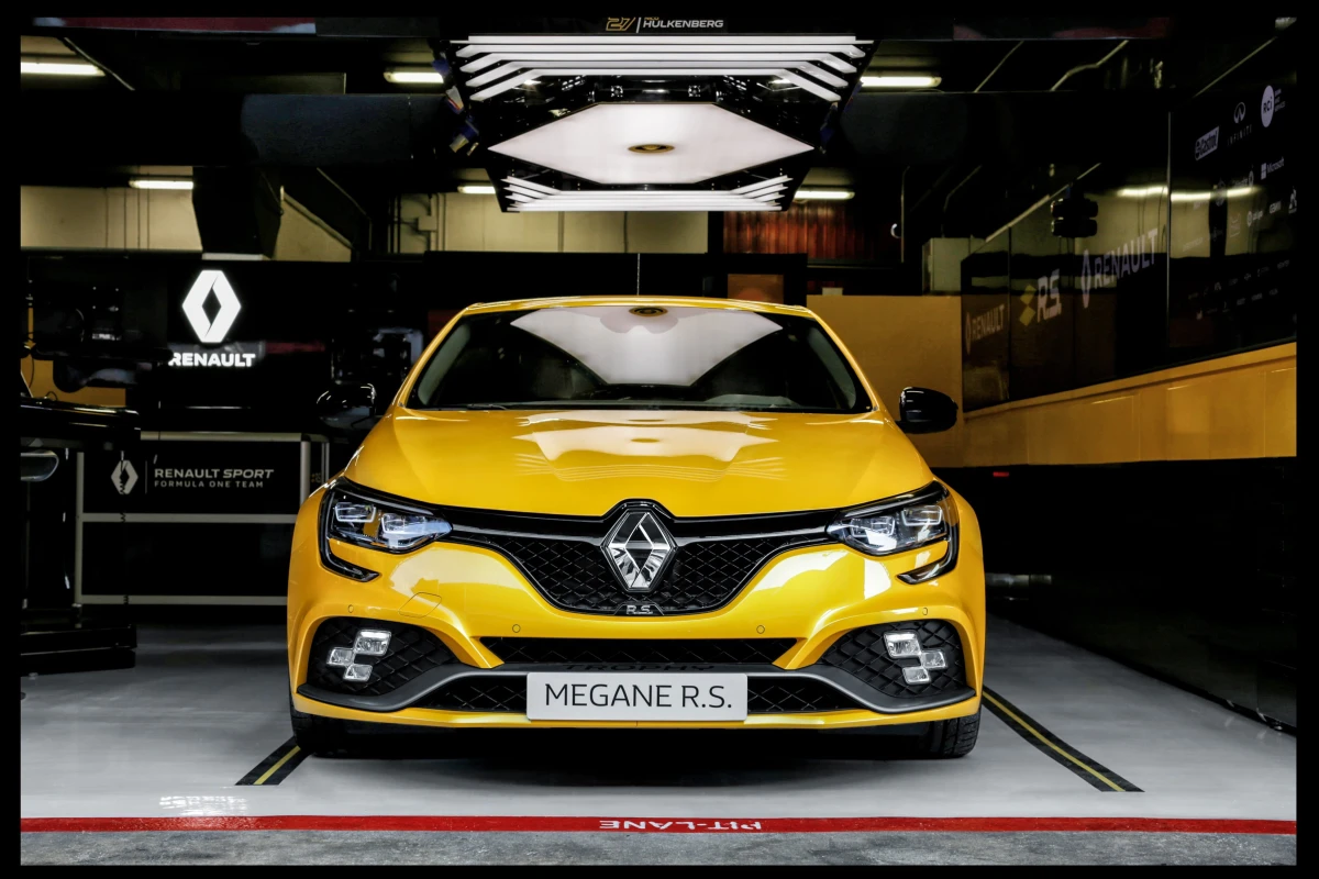 NewRenaultMGANERSTROPHY 1