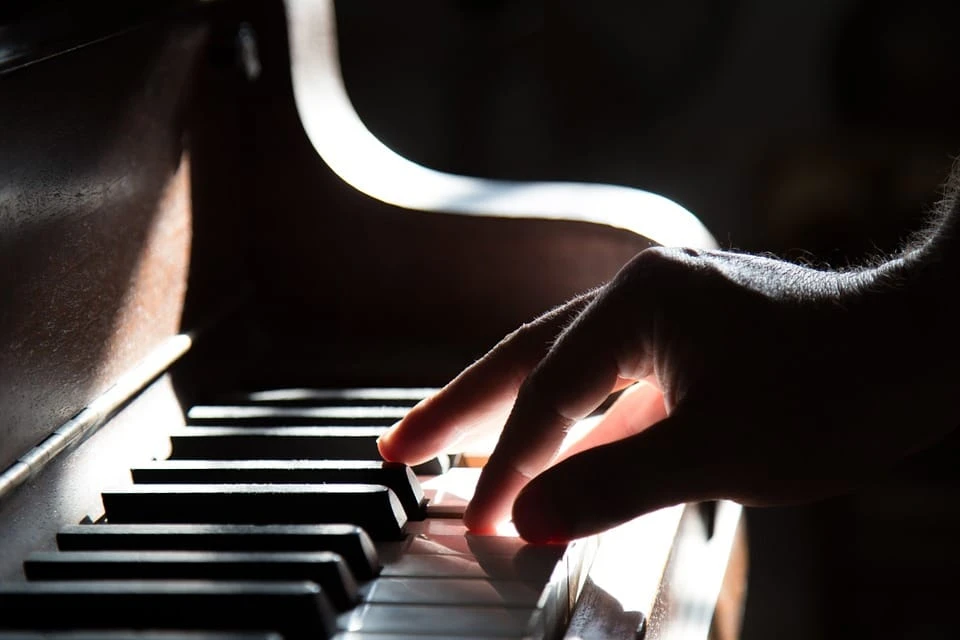 Kviečia į koncertą. Europoje žinomi pianistai pagerbs savo mokytoją
