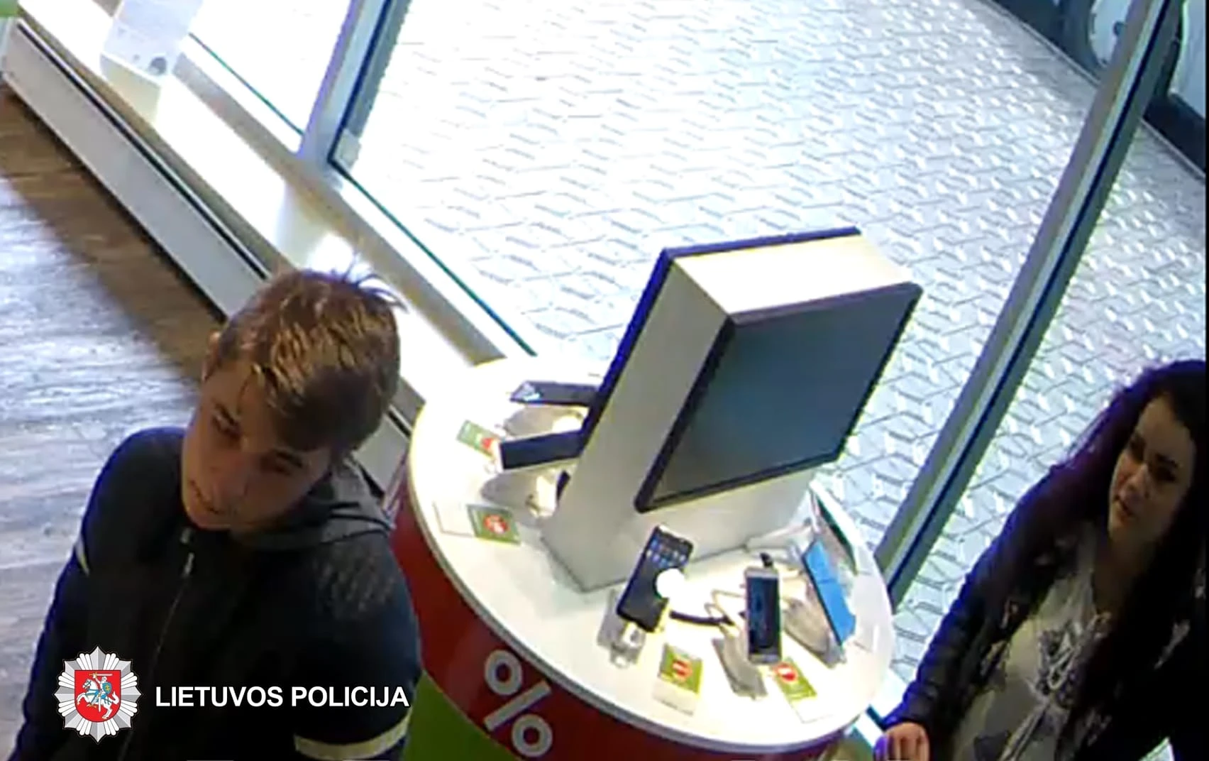 Policija ieško eismo įvykių liudytojų ir Policija prašo padėti atpažinti įtariamąjį