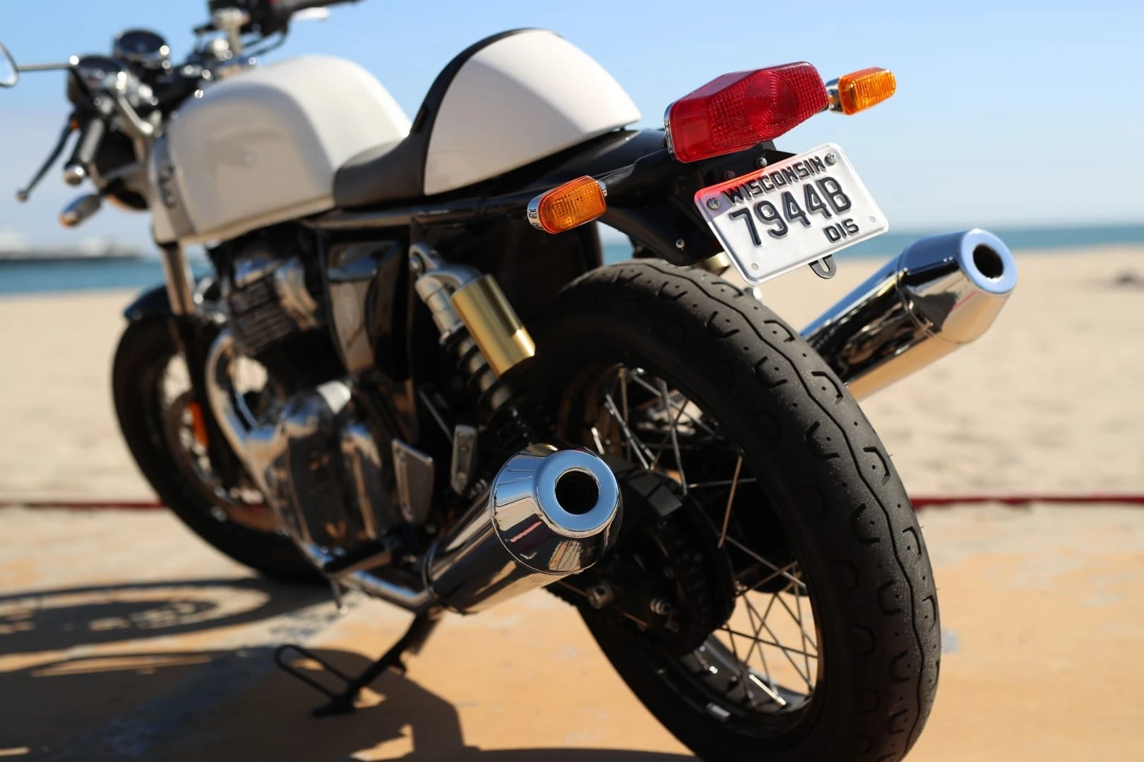 „Royal Enfield“ po 48 metų pertraukos sukūrė dviejų cilindrų motociklą