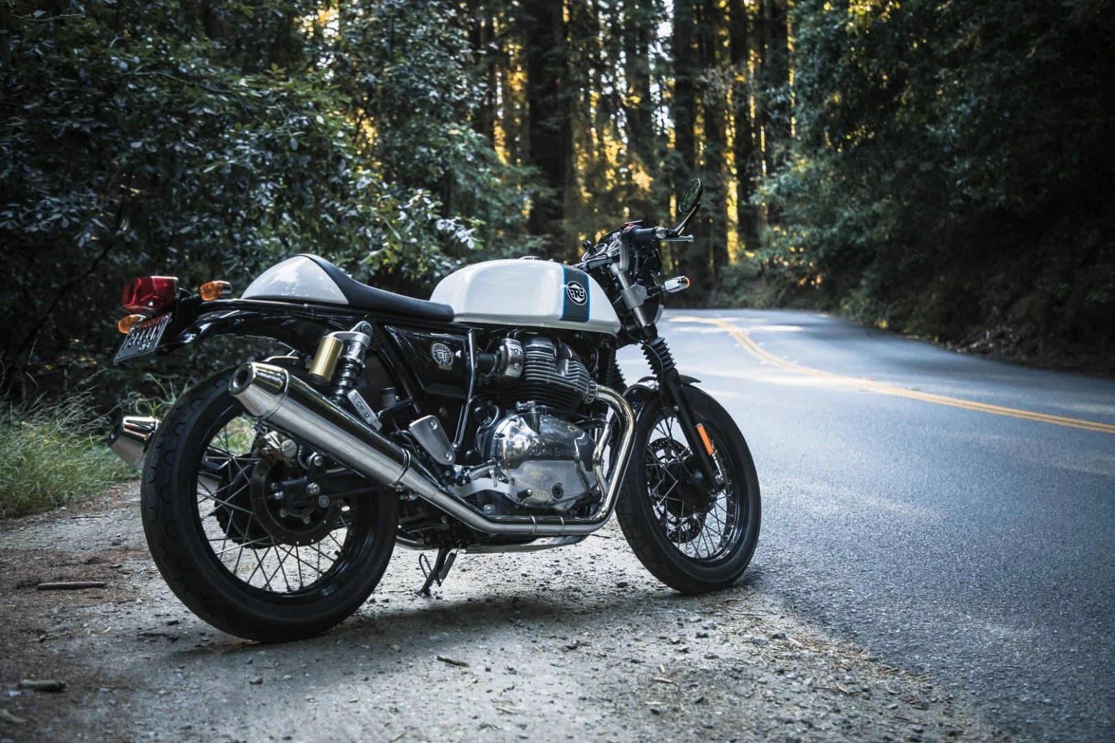 „Royal Enfield“ po 48 metų pertraukos sukūrė dviejų cilindrų motociklą