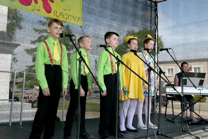 Tradicinė šventė vėl subūrė šalies kaimų ir mažų miestelių dainorėlius