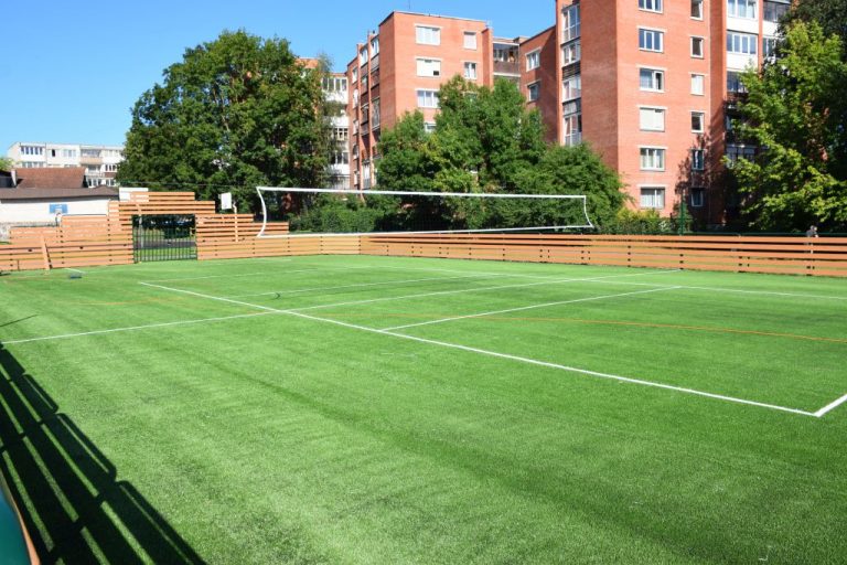 Atnaujintas J. Miltinio gimnazijos stadionas