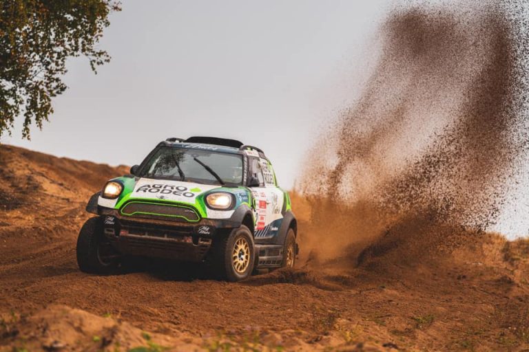“Agrorodeo” komanda pirmą kartą išbandė naująjį “Mini”, kuriuo važiuos Dakare