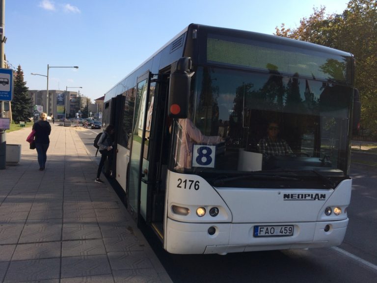 Važiuojančių autobusais žiniai