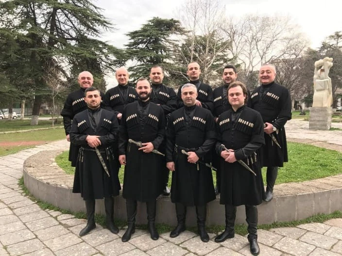 Kviečia į kartvelų vokalinės vyrų grupės „Me Rustveli“ koncertą
