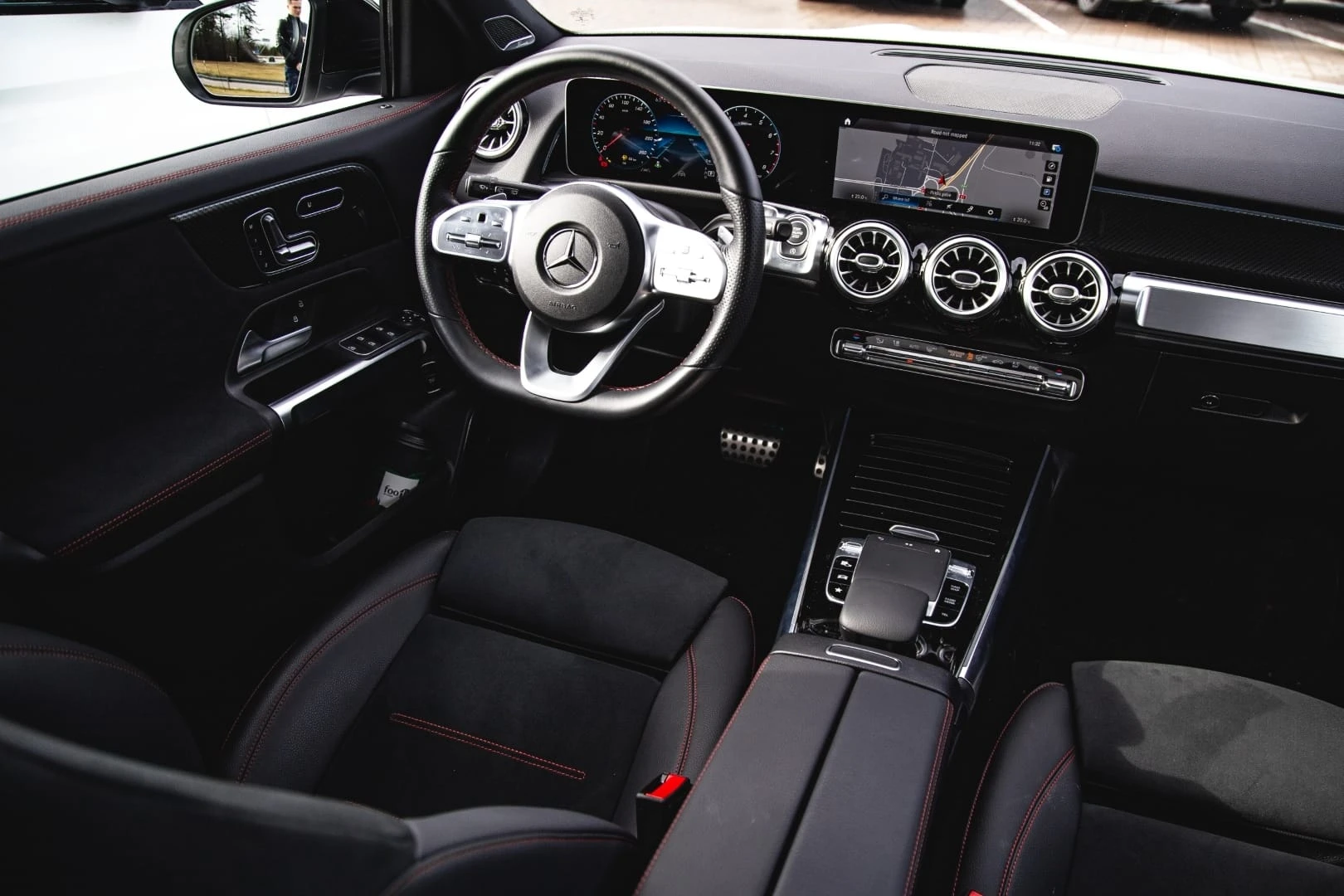 Praktiškas visureigis „Mercedes-Benz GLB“ – jau Lietuvoje