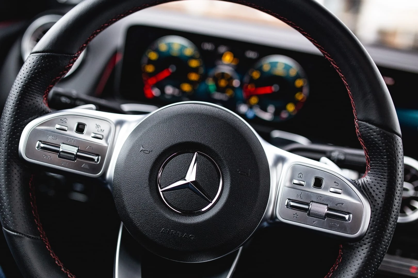 Praktiškas visureigis „Mercedes-Benz GLB“ – jau Lietuvoje